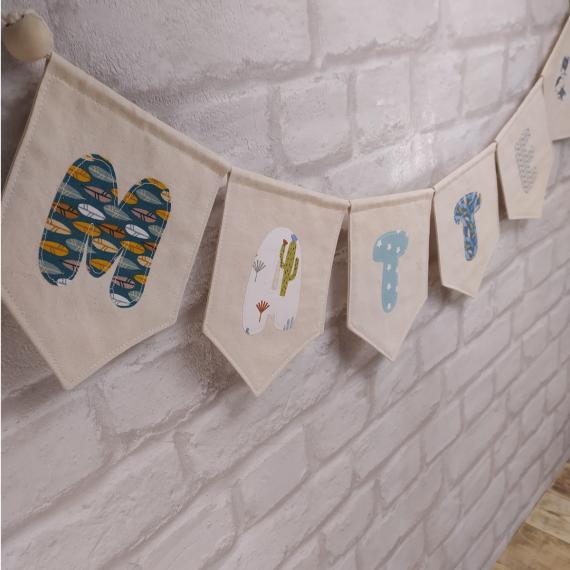 bandierine con lettere applicate