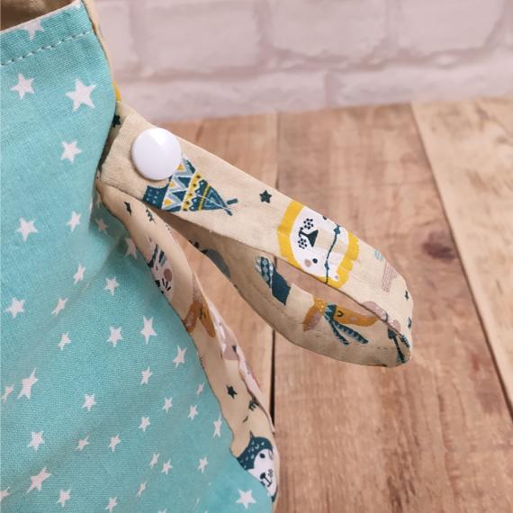 pochette cambio stoffa a tema animali indiani con tag gufo - dettaglio laccetto